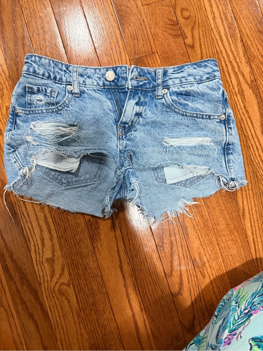 Disclosure Distressed Denim Cutoff Shorts Size 1/25 Light Wash - Picture 2 of 6